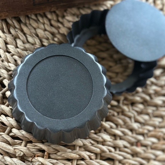 10 Loose Bottom 4” Quiche/Tart Pans - Picture 2 of 5